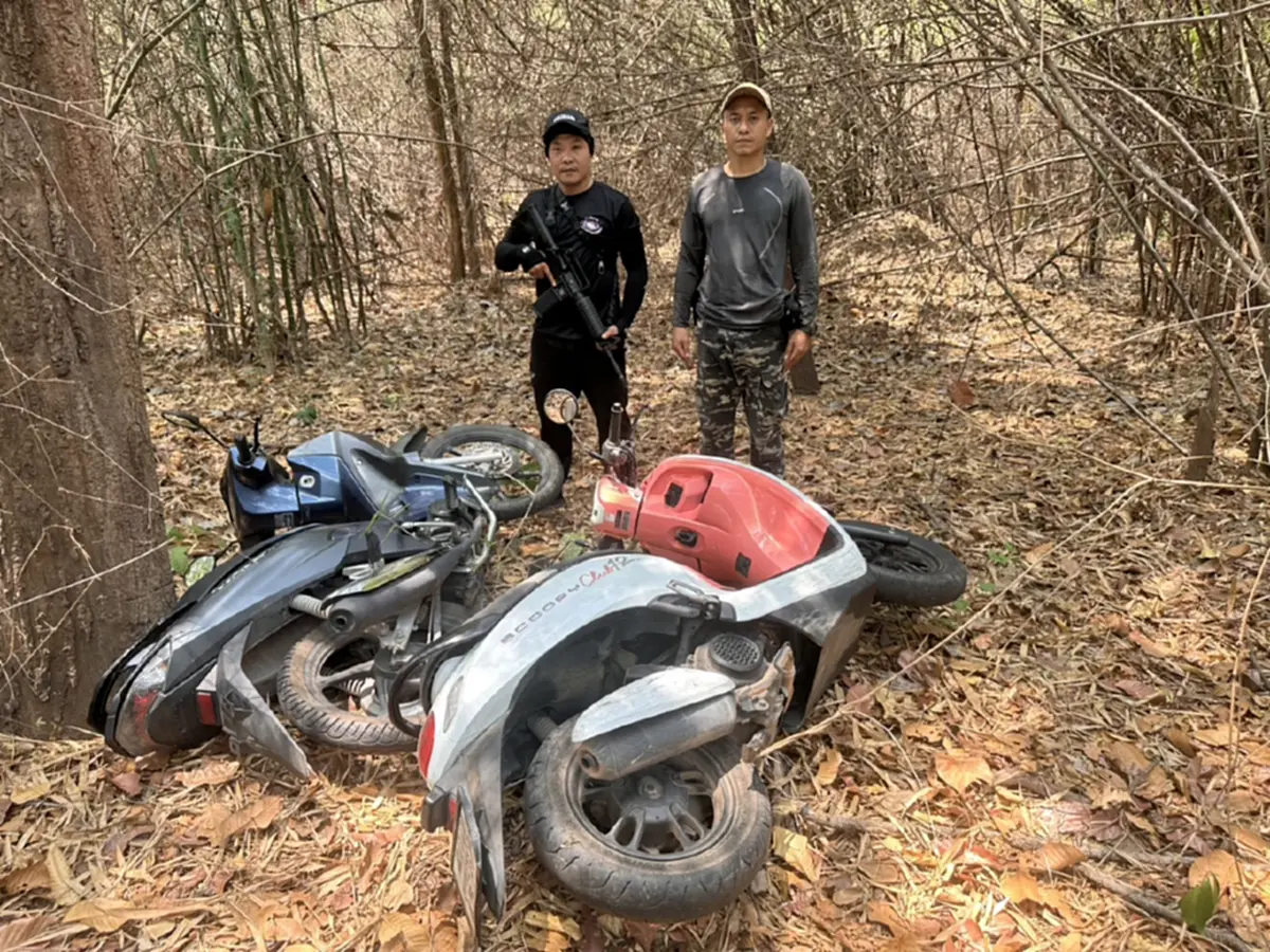 ทหารตาพระยาสกัดยึด จยย. เตรียมส่งออกเขมร คนร้ายทิ้งรถหนี