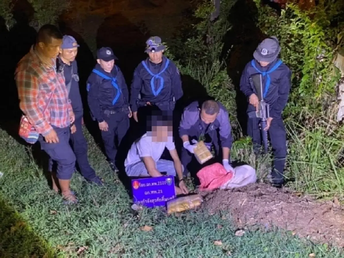 จับ 2 เยาวชนวัย 14 ปี รับจ้างส่งยาบ้า ยึดของกลาง 18,000 เม็ด