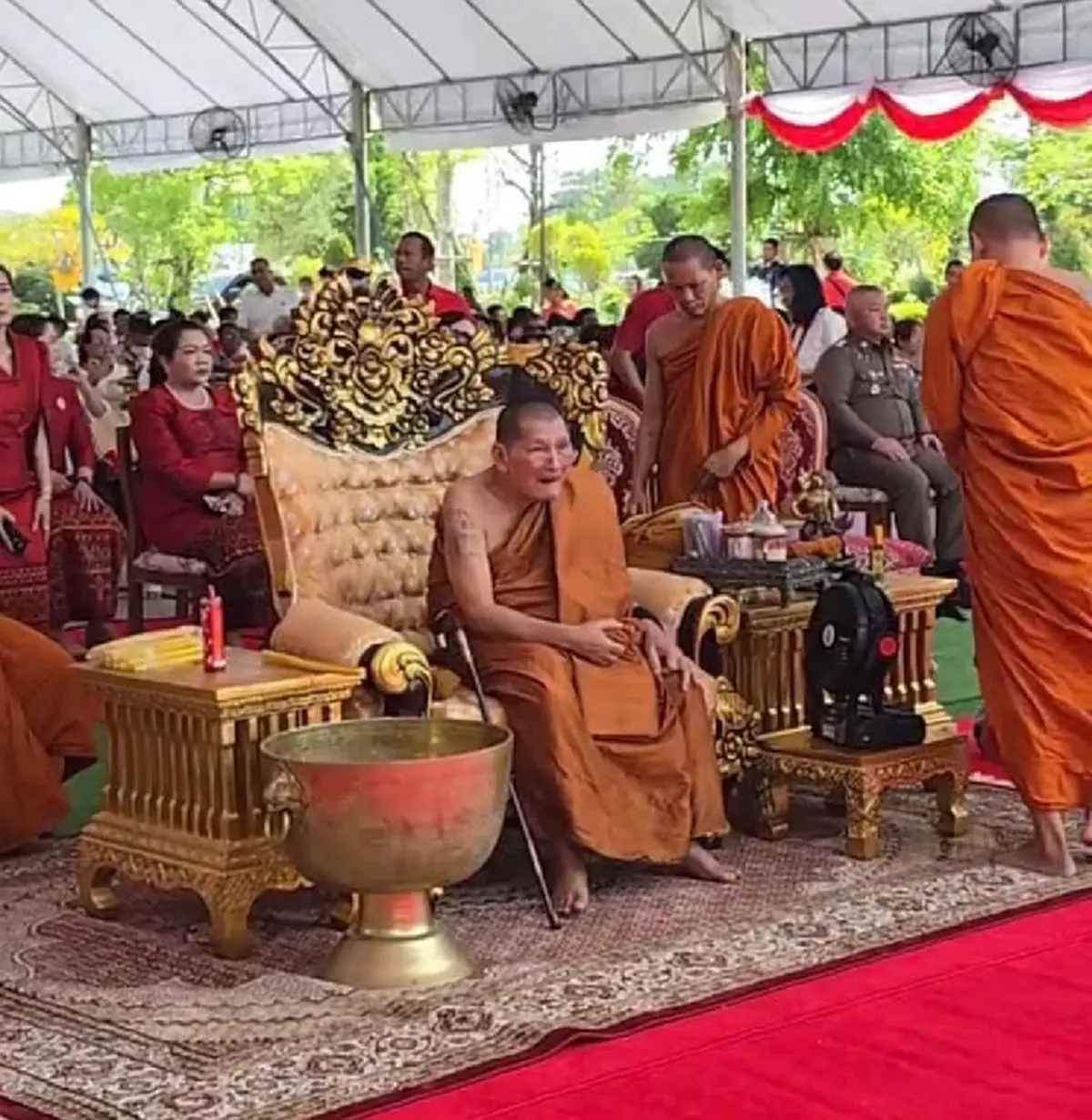 แห่ส่องเลขขันน้ำมนต์ "หลวงปู่ศิลา" พิธีบวงสรวงปู่เวสสุวรรณโณ