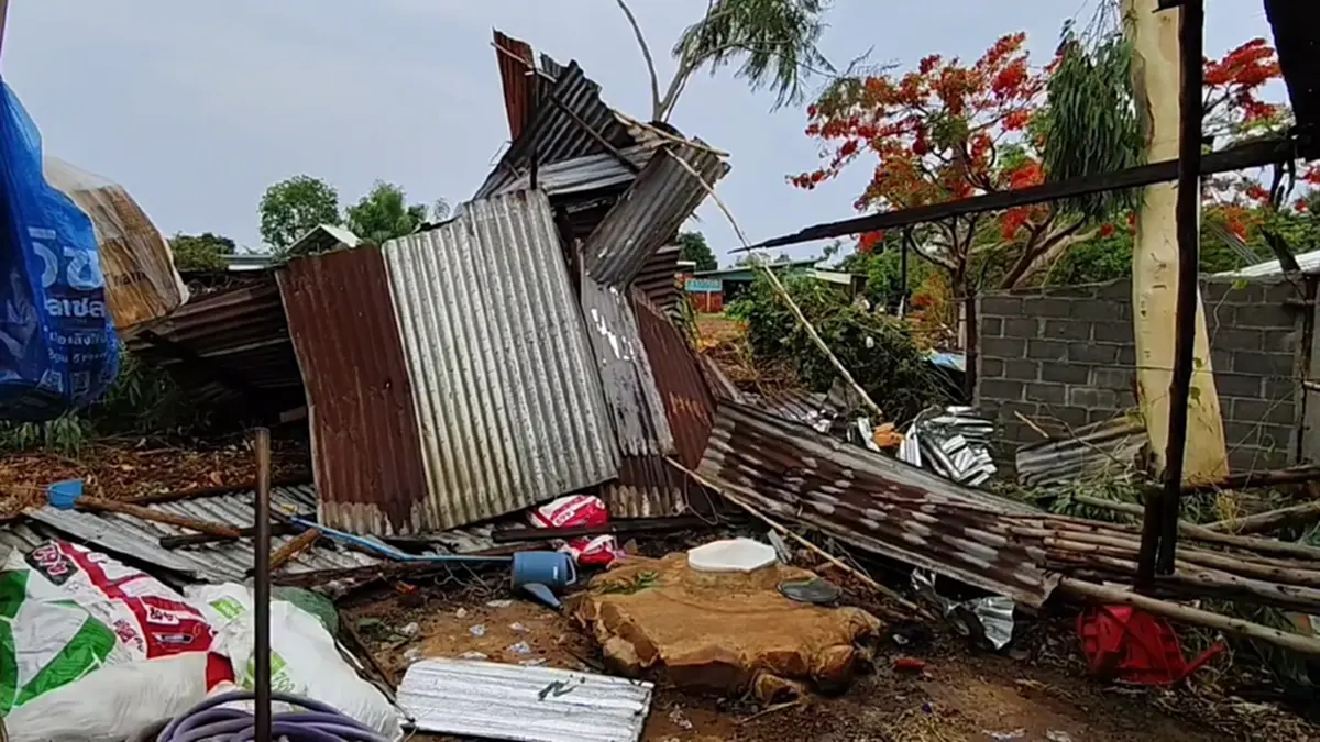 พายุถล่มโคราชร้านพังราบ ป้ารอดตายเชื่อบารมีพระสมเด็จฯ
