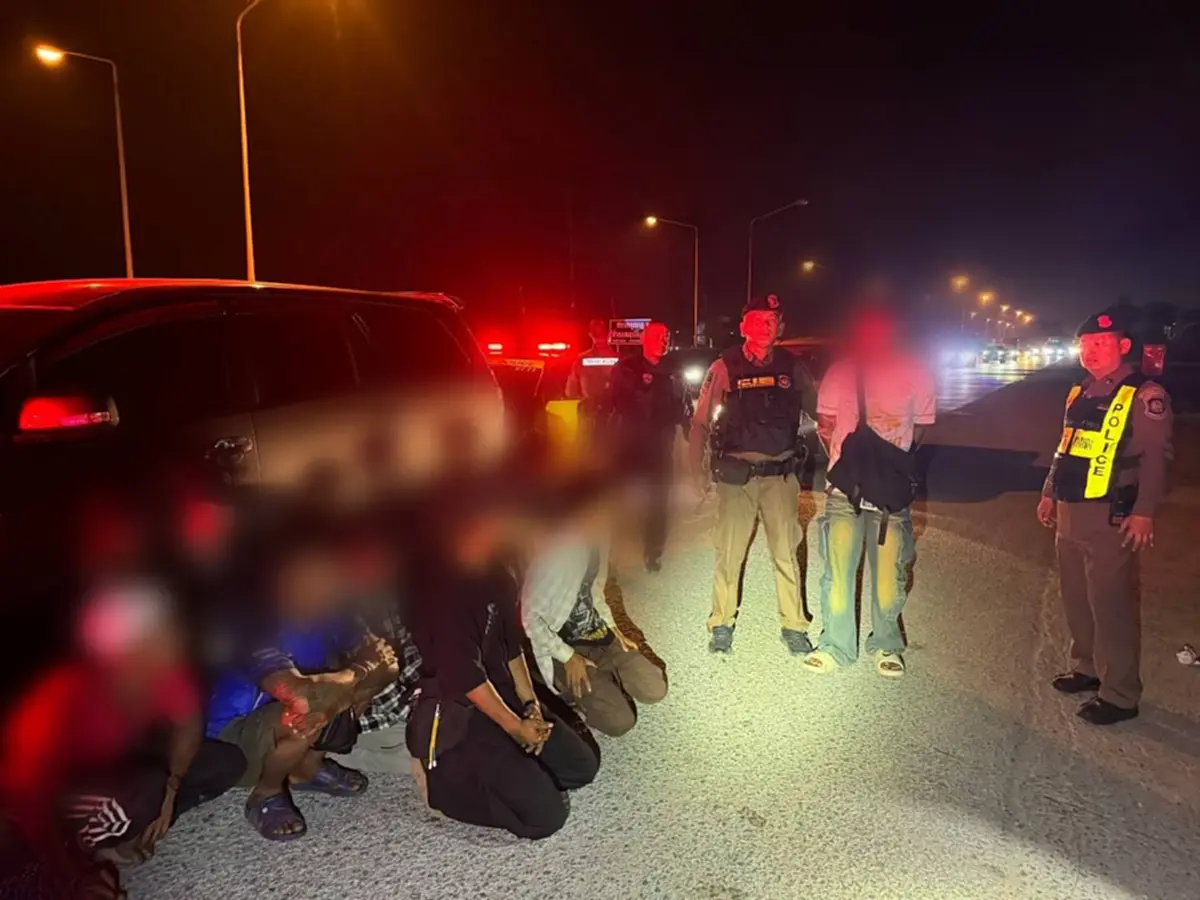 รวบ 14 แรงงานเถื่อน ซุกเก๋งตบตาตำรวจ คนขับรับทำมาแล้วหลายครั้ง!