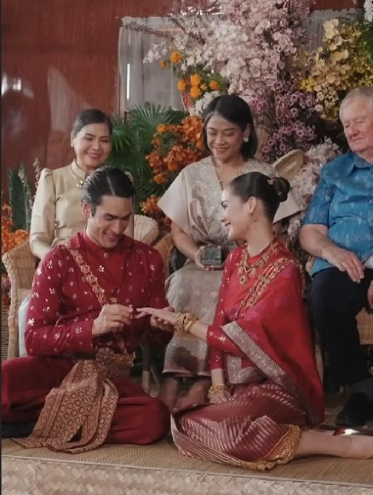 เปิดทะเบียนรถส่งตัว "ณเดชน์ - ญาญ่า" หลังจัดพิธีเรียบง่าย