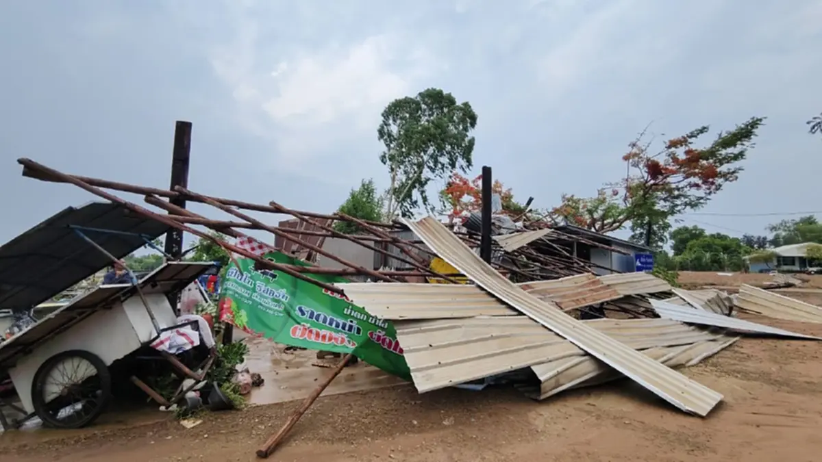 พายุถล่มโคราชร้านพังราบ ป้ารอดตายเชื่อบารมีพระสมเด็จฯ