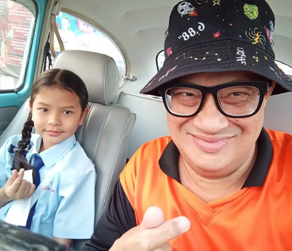 ทะเบียนรถเต่าคันโปรด แดนนี่ ขับรับส่งลูกสาว ไปโรงเรียนทุกวัน