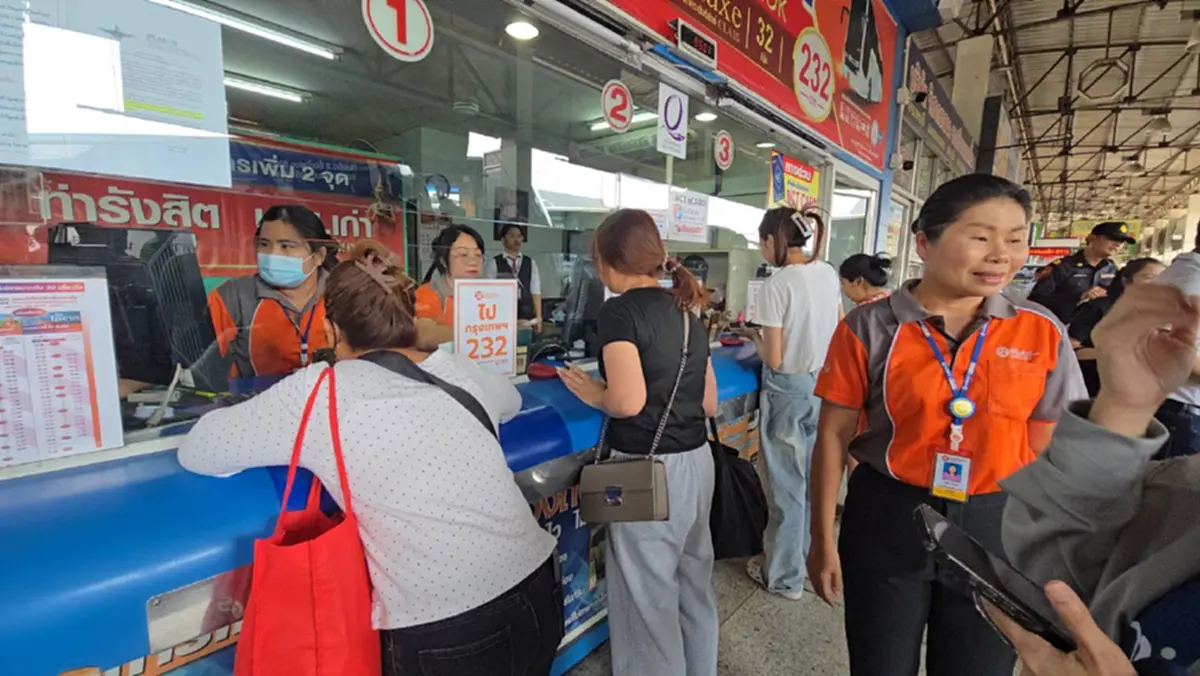 บขส. โคราชคนแน่น! ขนส่งยันมีรถเพียงพอส่งคนกลับกรุง 24 ชม.