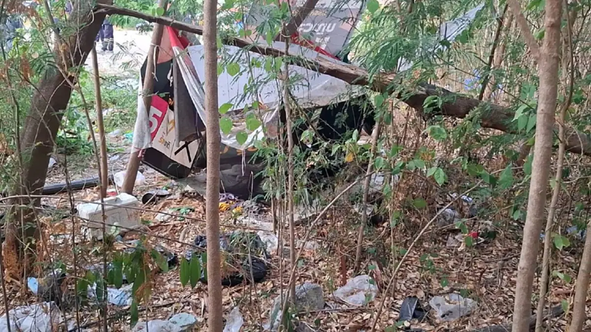 สลดกลางพงหญ้า! พบชายเก็บของเก่าเสียชีวิตเปลือยกายนานนับเดือน