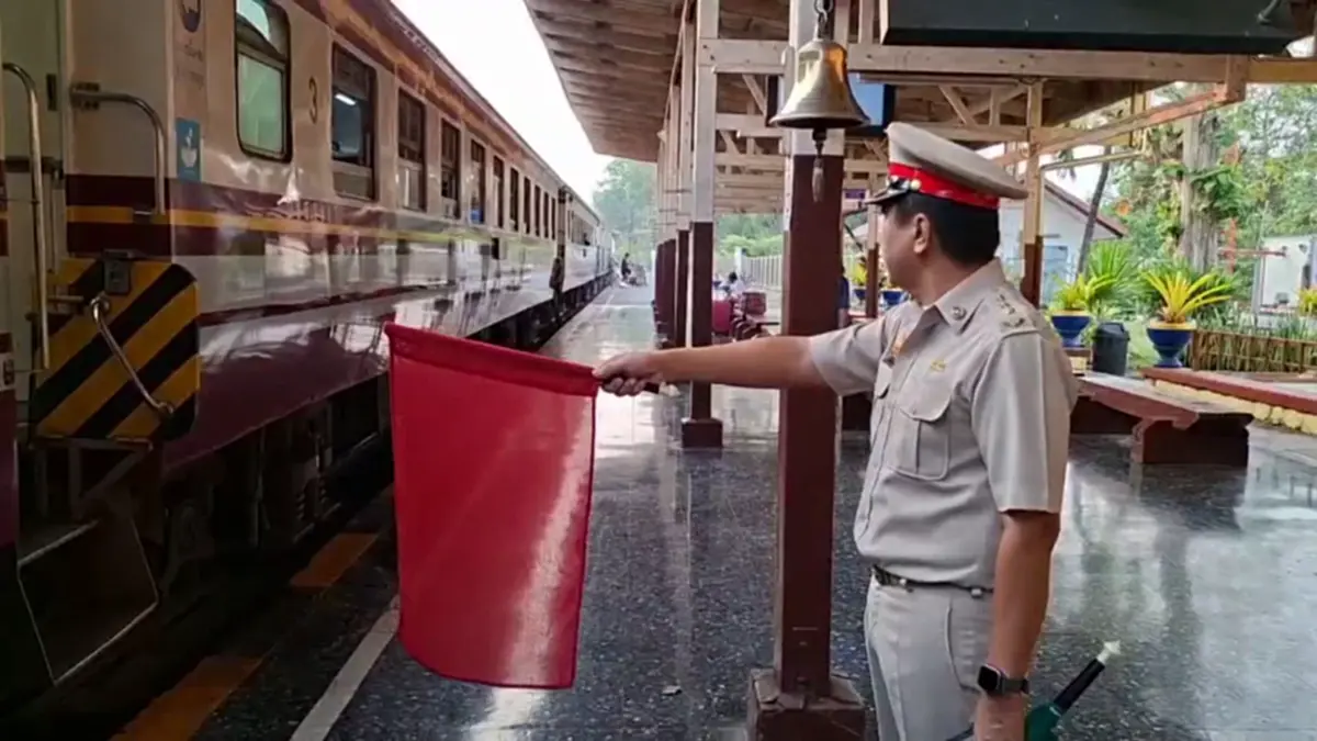 น้ำมันแพง! ชาวพิจิตรแห่ขึ้นรถไฟพุ่งเท่าตัว ตั๋วสงกรานต์เต็ม