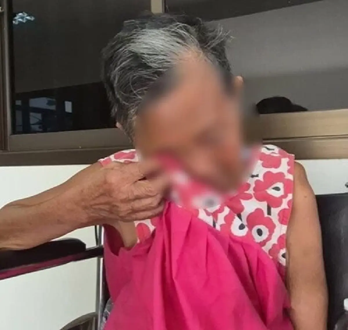 แม่ร่ำไห้ พูดถึงลูกสาว ยอมรับผิดในอดีตเคยลำเอียงรักแต่ลูกชาย