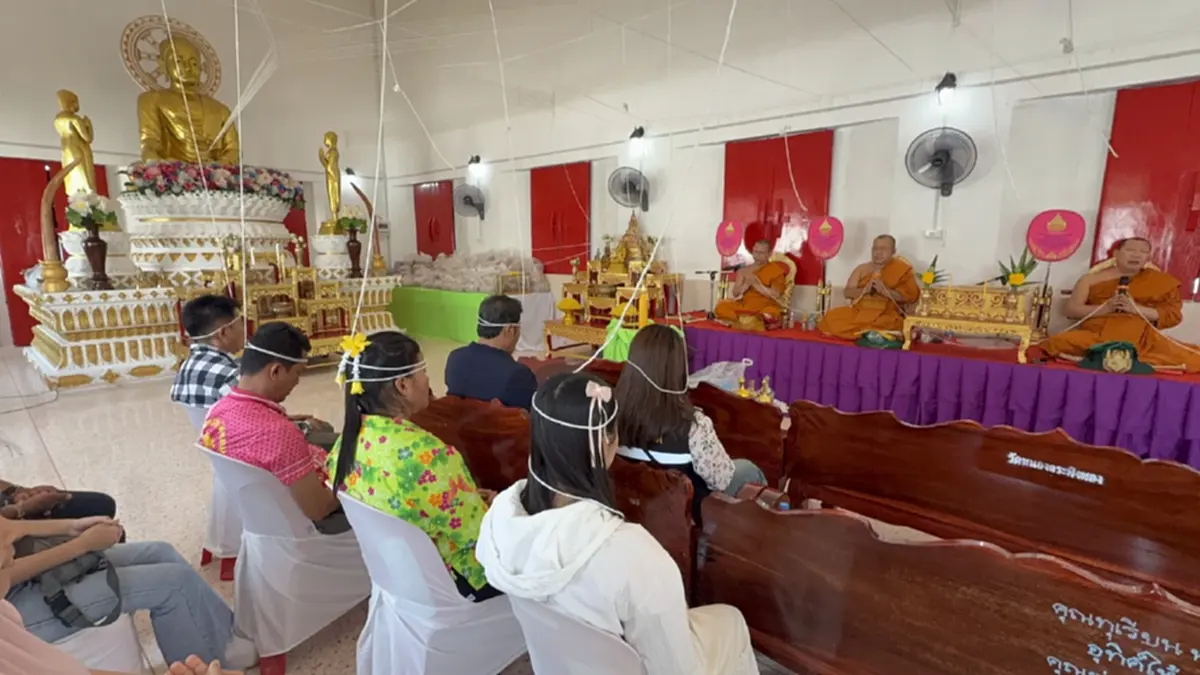 แห่ส่องเลข! พิธีปลุกเสกวัตถุมงคล เลขธูป–หางประทัด มาเต็ม