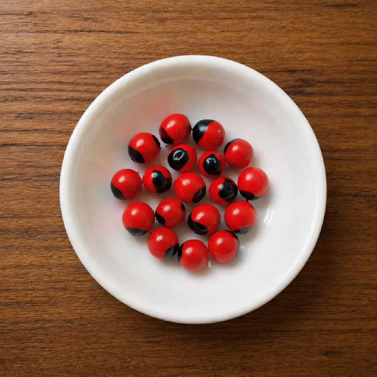 หนุ่มสงสัย ลูกกลมๆ สีแดง คืออะไร ชาวเน็ตเตือนห้ามกิน อันตรายถึงชีวิต