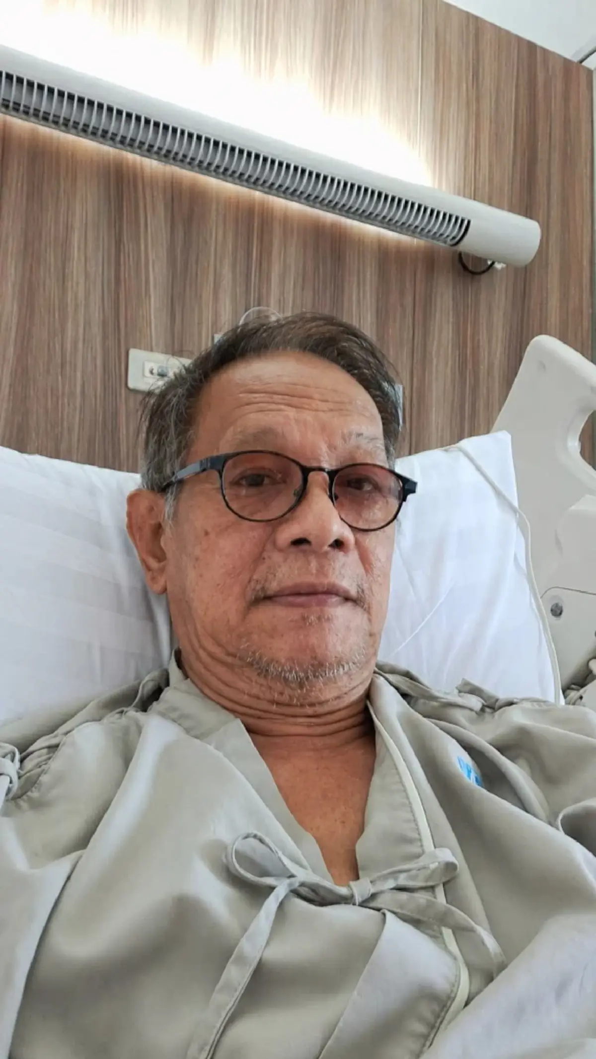 "ผู้กำกับดัง" ป่วยหนัก โรครุมเร้า "ถั่วแระ" รุดเยี่ยมถึงเตียง