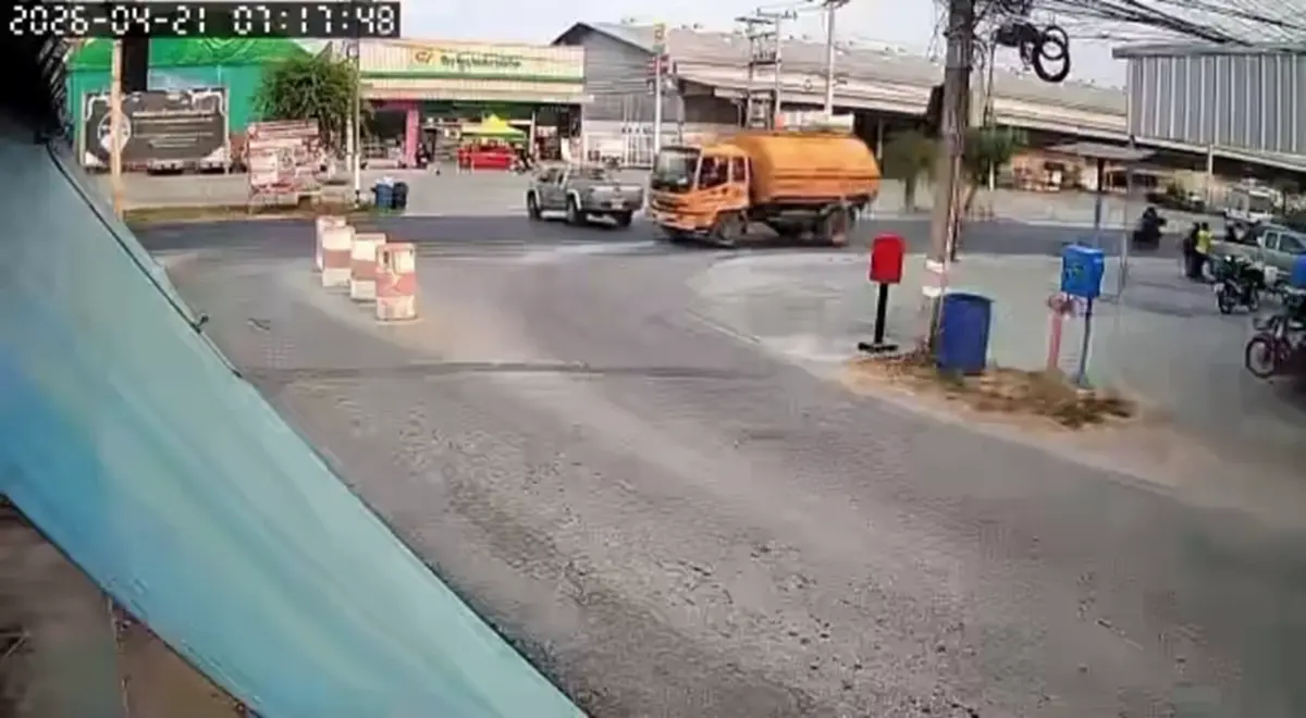 ระทึกราชบุรี! กระบะลืมเบรคมือไหลขวางถนน หวิดถูกชนซ้ำ