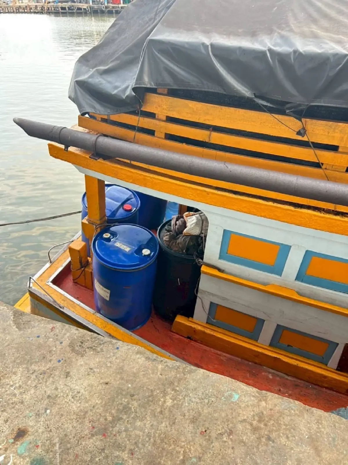 รวบเรือขนน้ำมันเถื่อน 3,800 ลิตร ปรับอ่วมเฉียด 1.7 แสนบาท