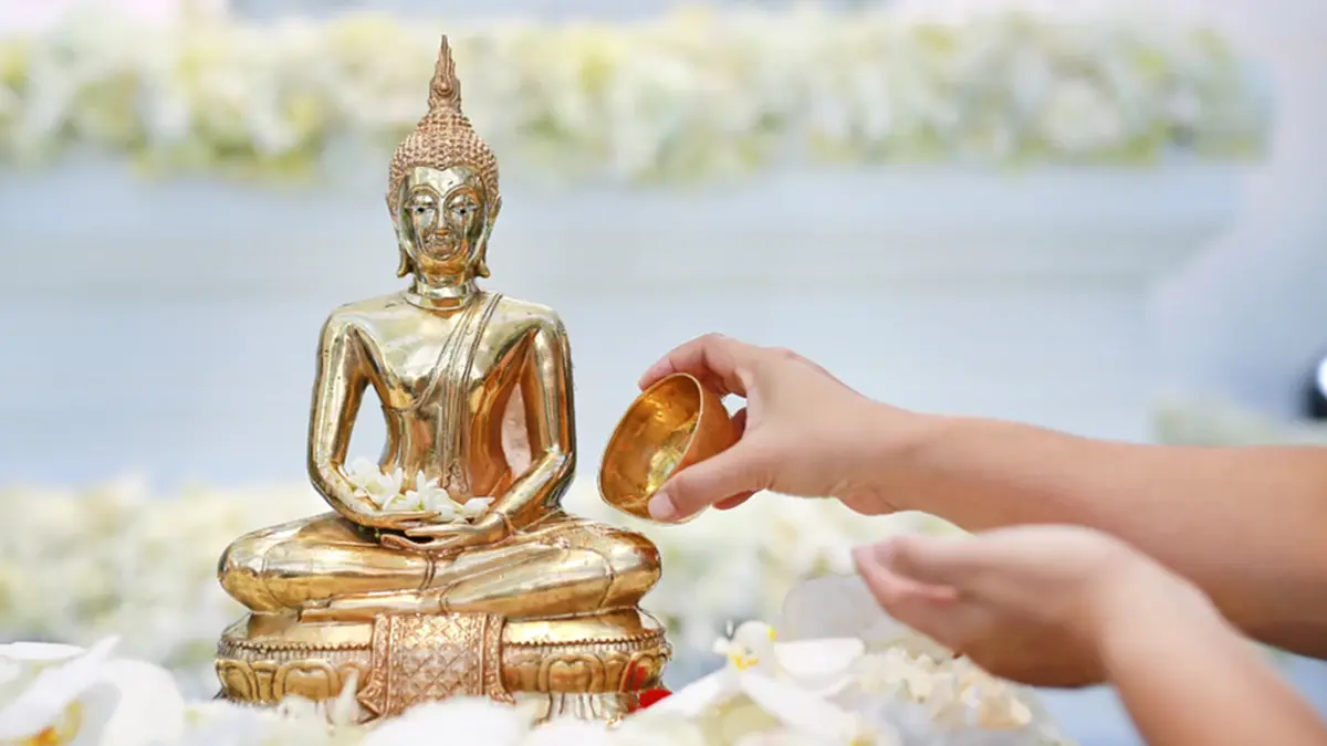 เปิดขั้นตอน สรงน้ำพระวันสงกรานต์ 2569 ทำอย่างไรให้ถูกต้อง