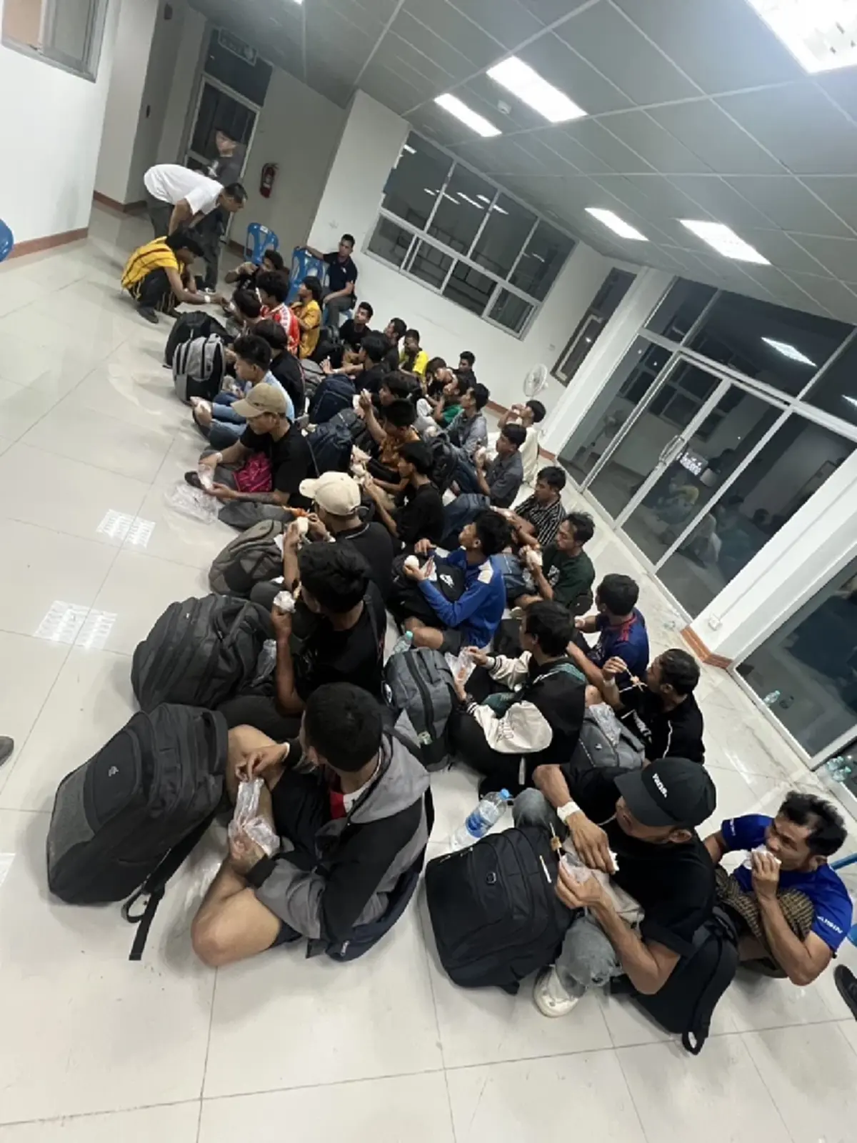 จับแรงงานเมียนมา 63 คน ซุกบ้านพักกลางพะเยา ส่งต่อพิษณุโลก