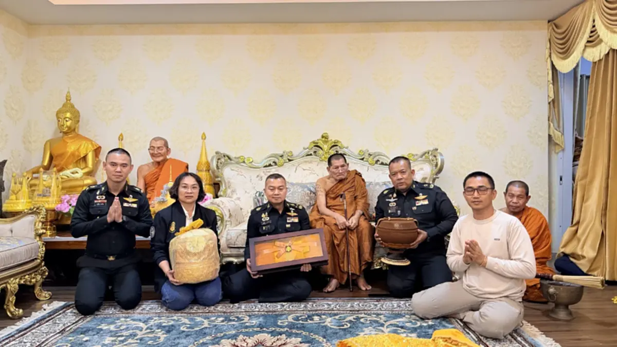 แม่ทัพกุ้ง เข้ากราบ หลวงปู่ศิลา รับเครื่องอัฐบริขาร เตรียมลาบวช