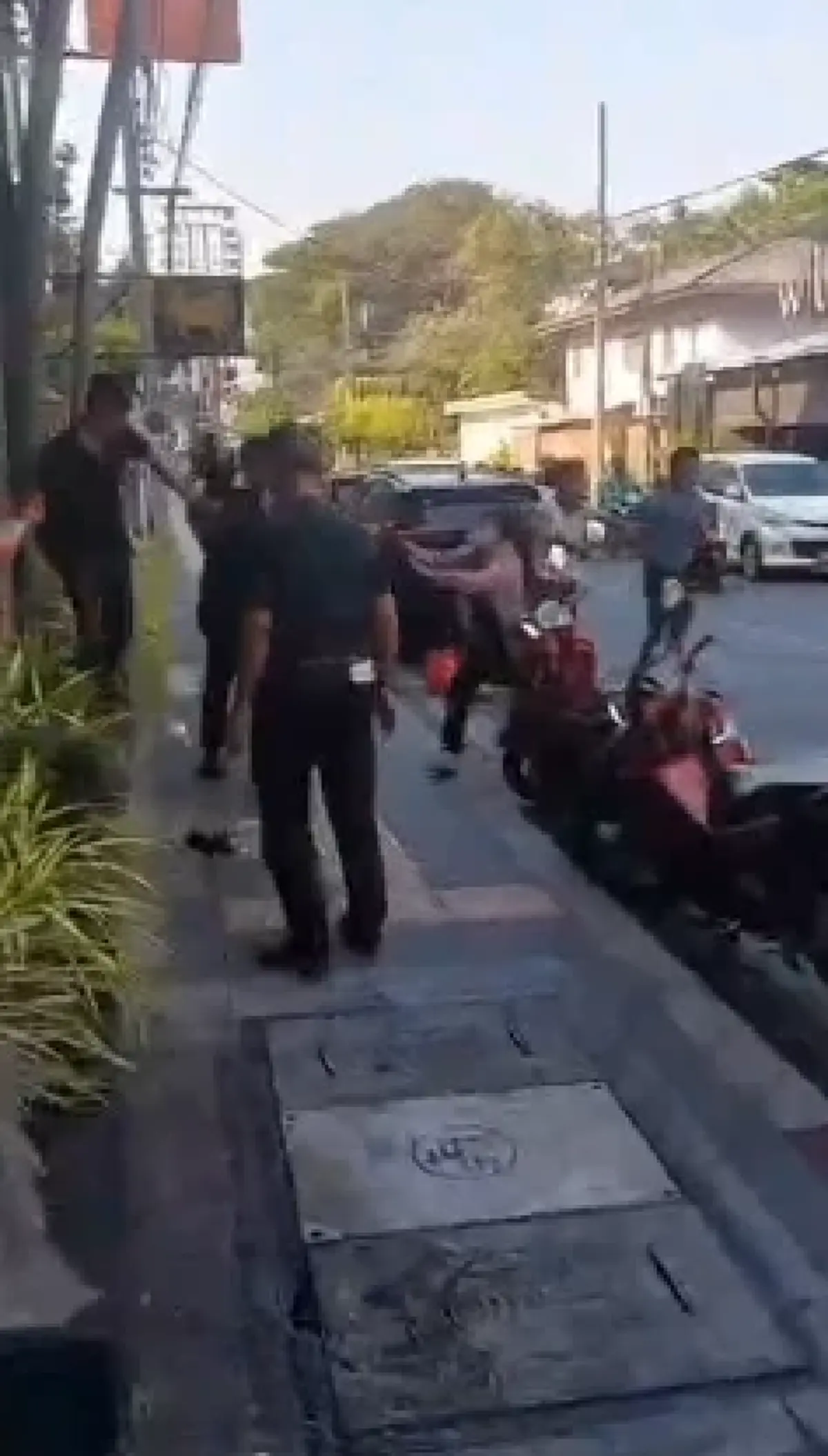 แฉแก๊งต่างด้าวกร่าง แย่งอาชีพคนไทย แจ้งจนท. โดนรุมยำสาหัส