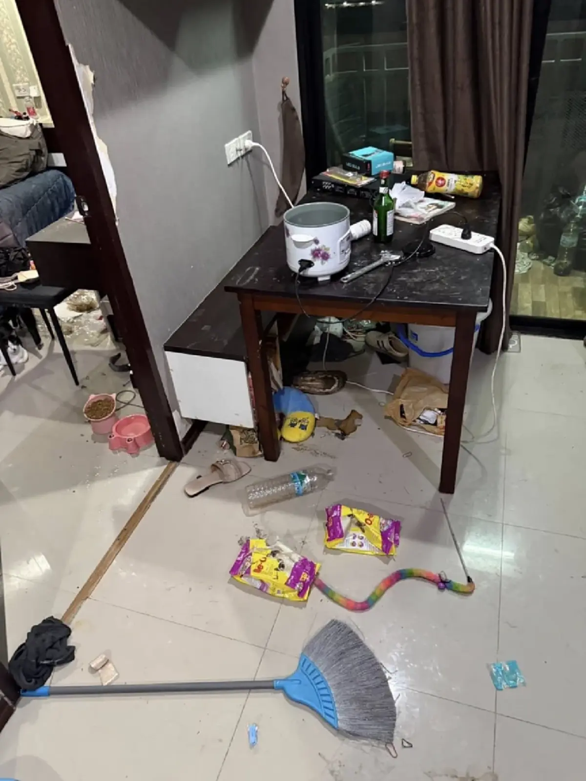 อ้วกแทบพุ่ง สาวสวยค้างค่าเช่า เปิดห้องไปเจอภาพสุดสยอง