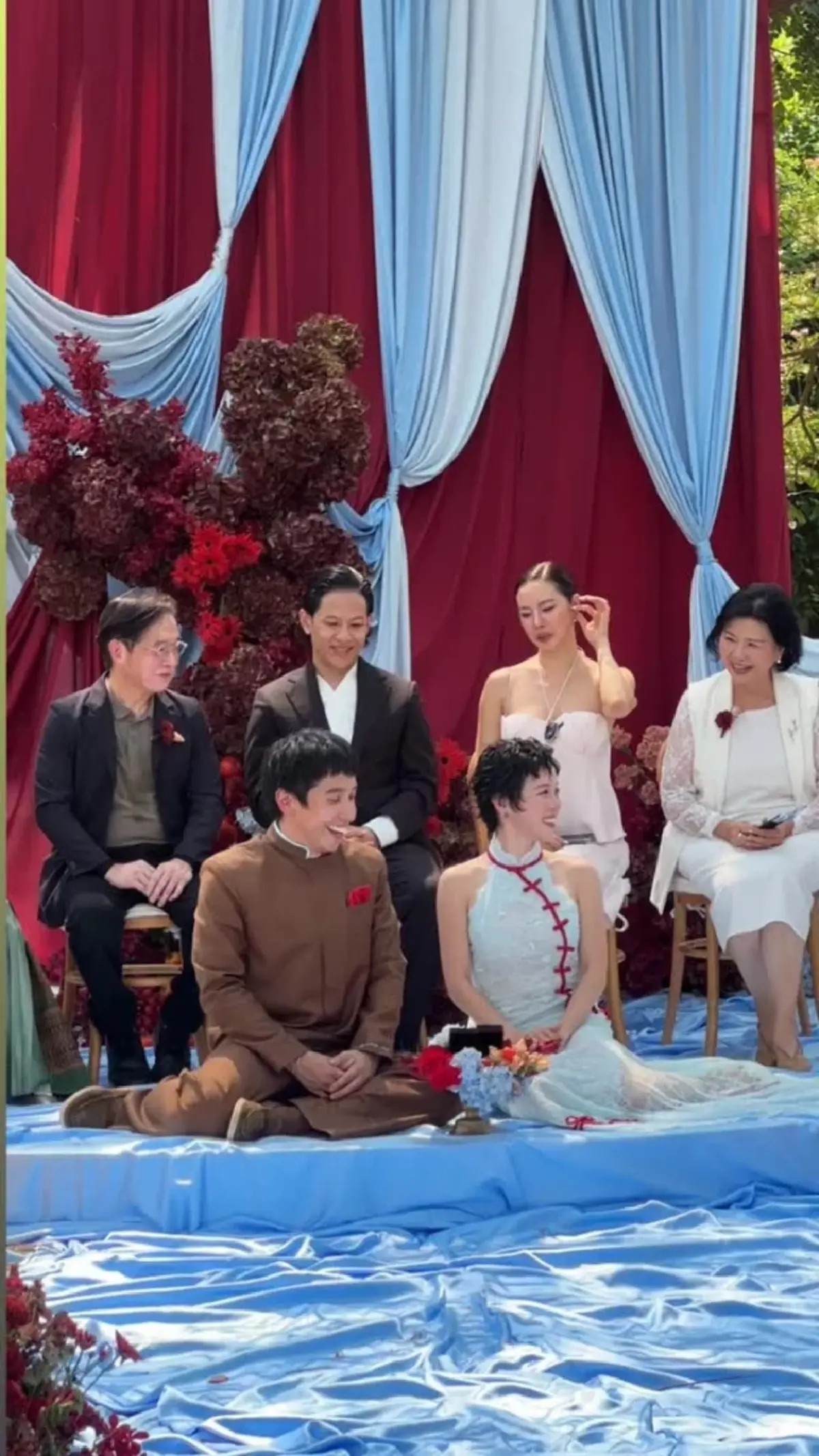 ดราม่าเบาๆ  คริส หอวัง โพสต์ถึง โอม ค็อกเทล หลังพูดบนเวที