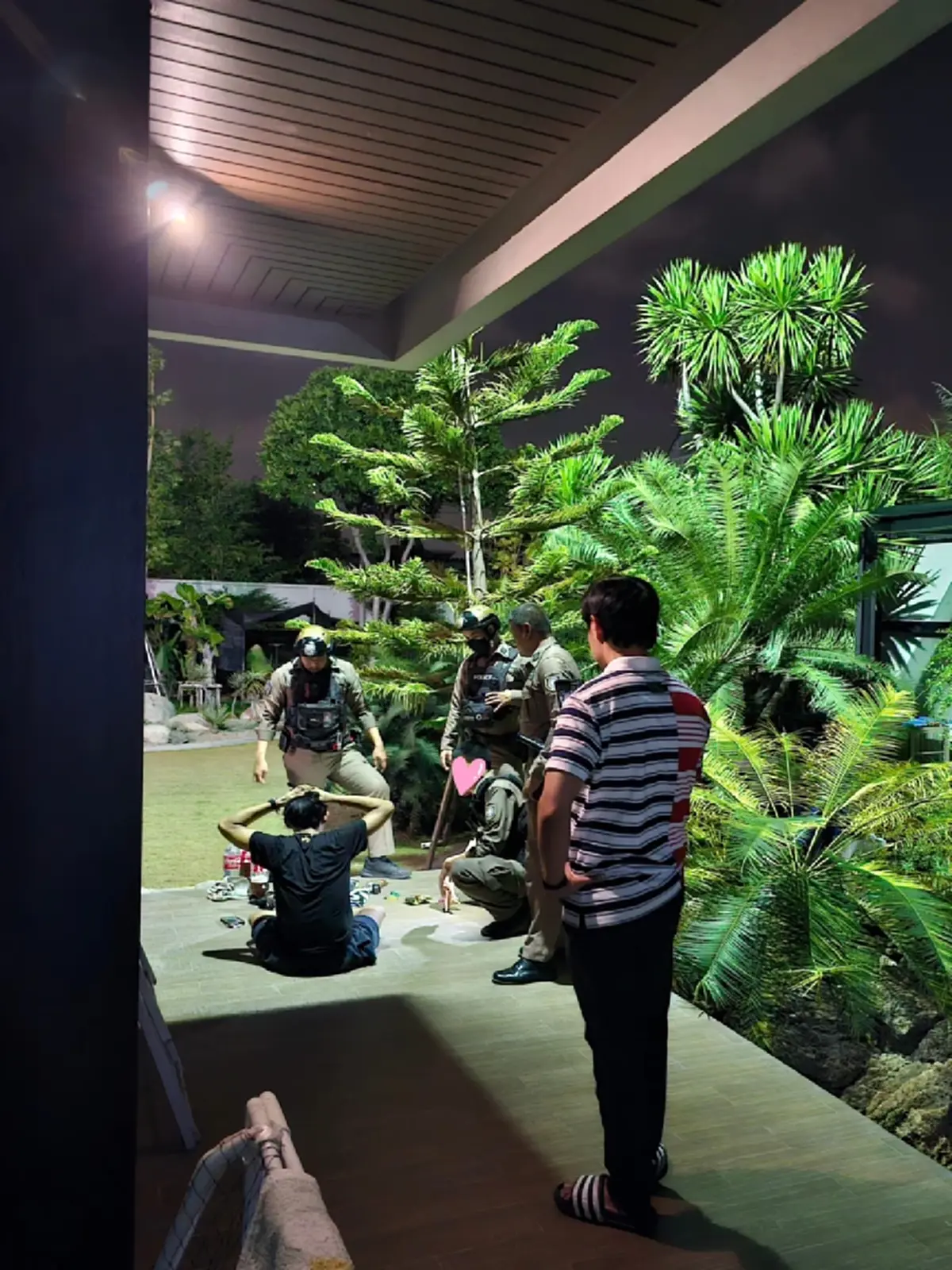 ผวากลางดึก"บัว สโรชา"เจอชายชุดดำปีนเข้าบ้าน พกน้ำอัดลมขวดใหญ่