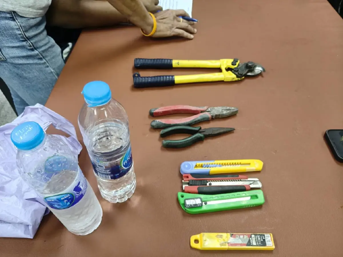 จับแก๊งลักตัดสายไฟสามพรานทำมืดทั้งตำบล ยึดทองแดงเพียบ