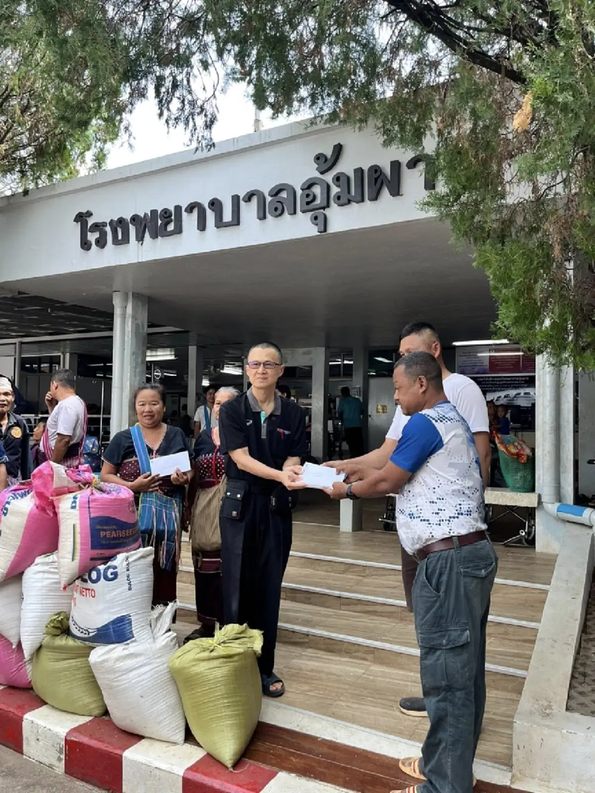 น้ำใจไร้พรมแดน! ชาวกุยเคลอะ-เมียนมา มอบเงินแสนช่วย รพ.อุ้มผาง