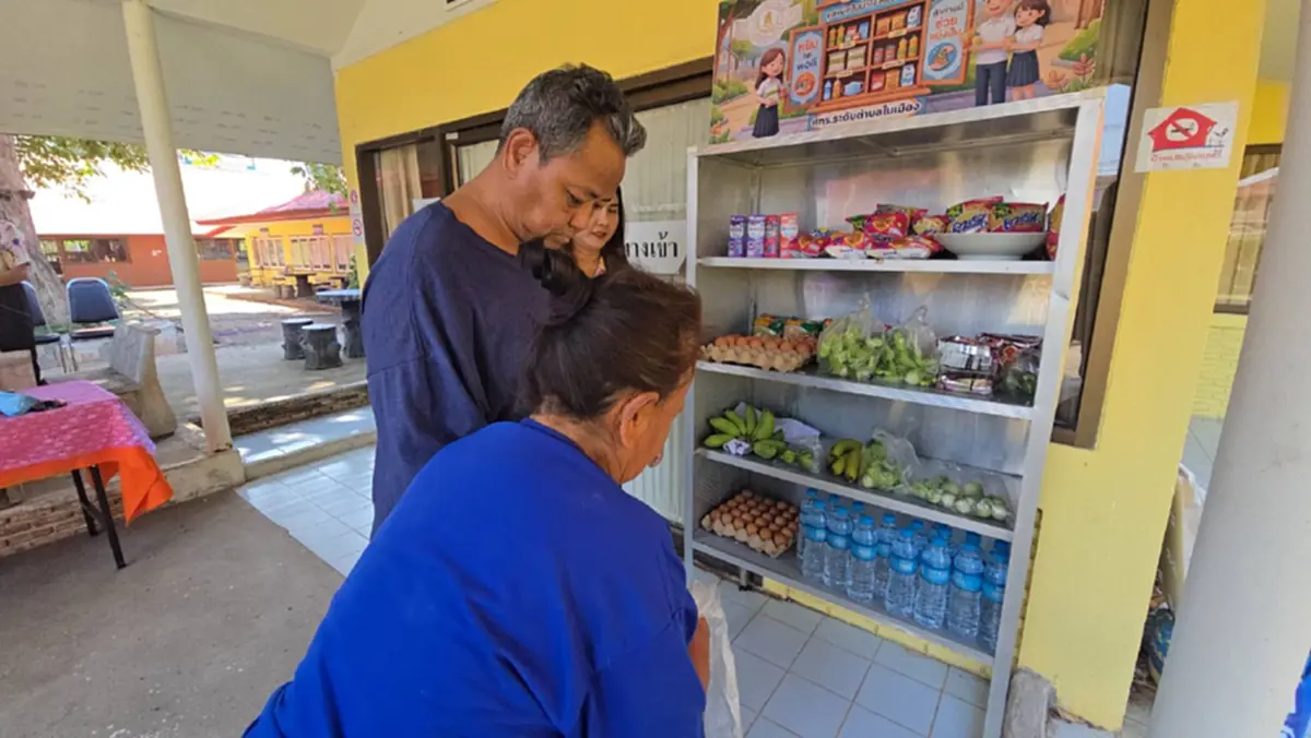 สกร.โคราชเปิด "ตู้ปันสุข" 25 ตำบล ช่วยชาวบ้านสู้ภัยน้ำมันแพง