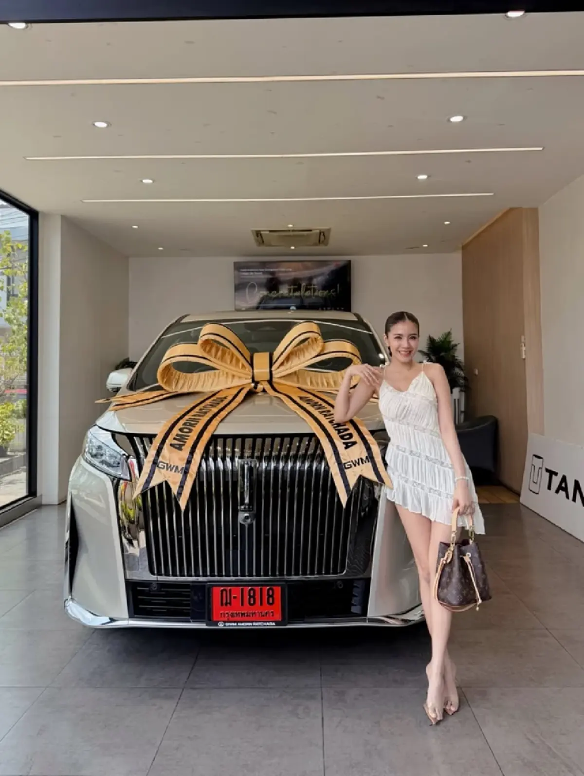 ใบเตย อาร์สยาม ถอยรถคันใหม่ แห่โฟกัสเลขทะเบียนสวยสุดมงคล