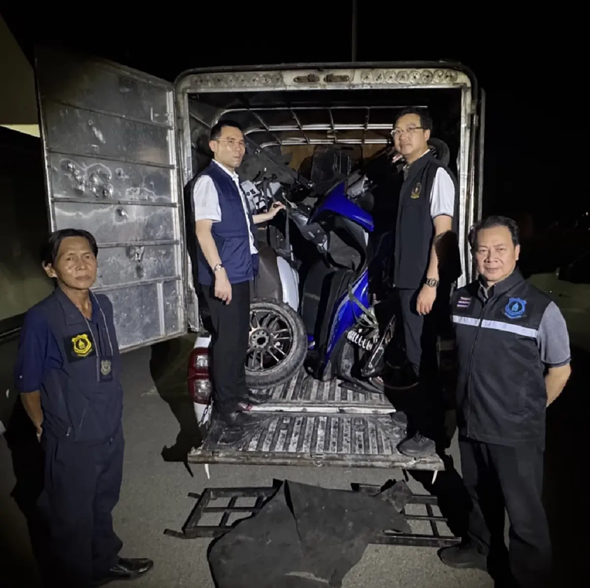 ศุลกากรสกัดกระบะตู้ทึบขน จยย. 30 คัน เตรียมส่งออกพรมแดน