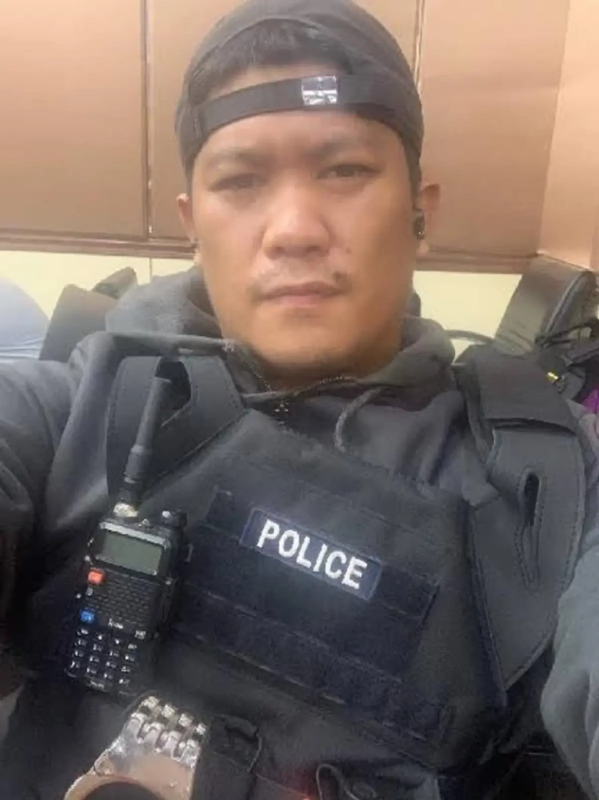 "แอ๊ด คาราบาว" ปลื้มใจ ลูกชายติดยศ ว่าที่ พ.ต.ท. รับของขวัญสุดหรู