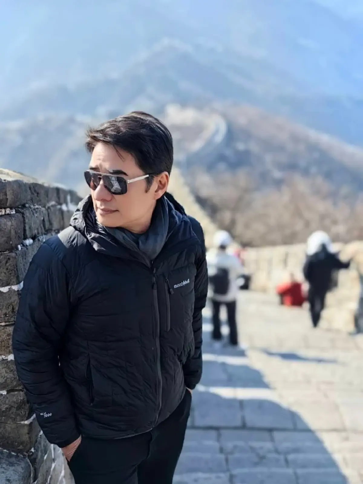 หล่ออมตะ! “ก้อง สหรัถ” เช็กอินกำแพงเมืองจีน วัยเฉียด 58 ยังเป๊ะ