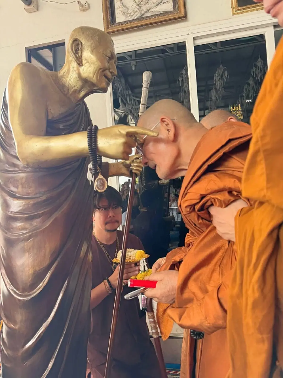 ส่องทะเบียนรถ พิธีสรงน้ำองค์รูปเหมือนหลวงปู่มหาศิลา