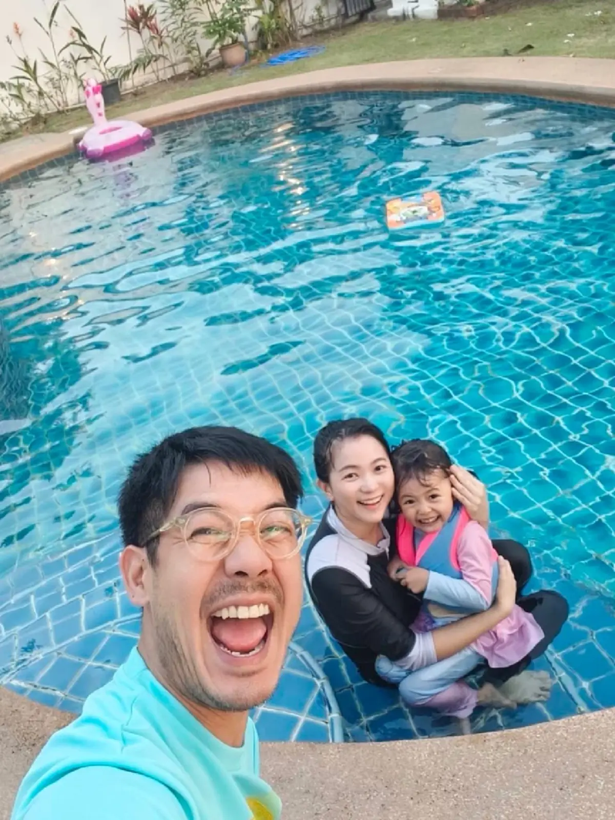  “เวียร์ ศุกลวัฒน์” โพสต์หน้าสดปนเมคอัพ ฝีมือลูกสาวทำโซเชียลแตก