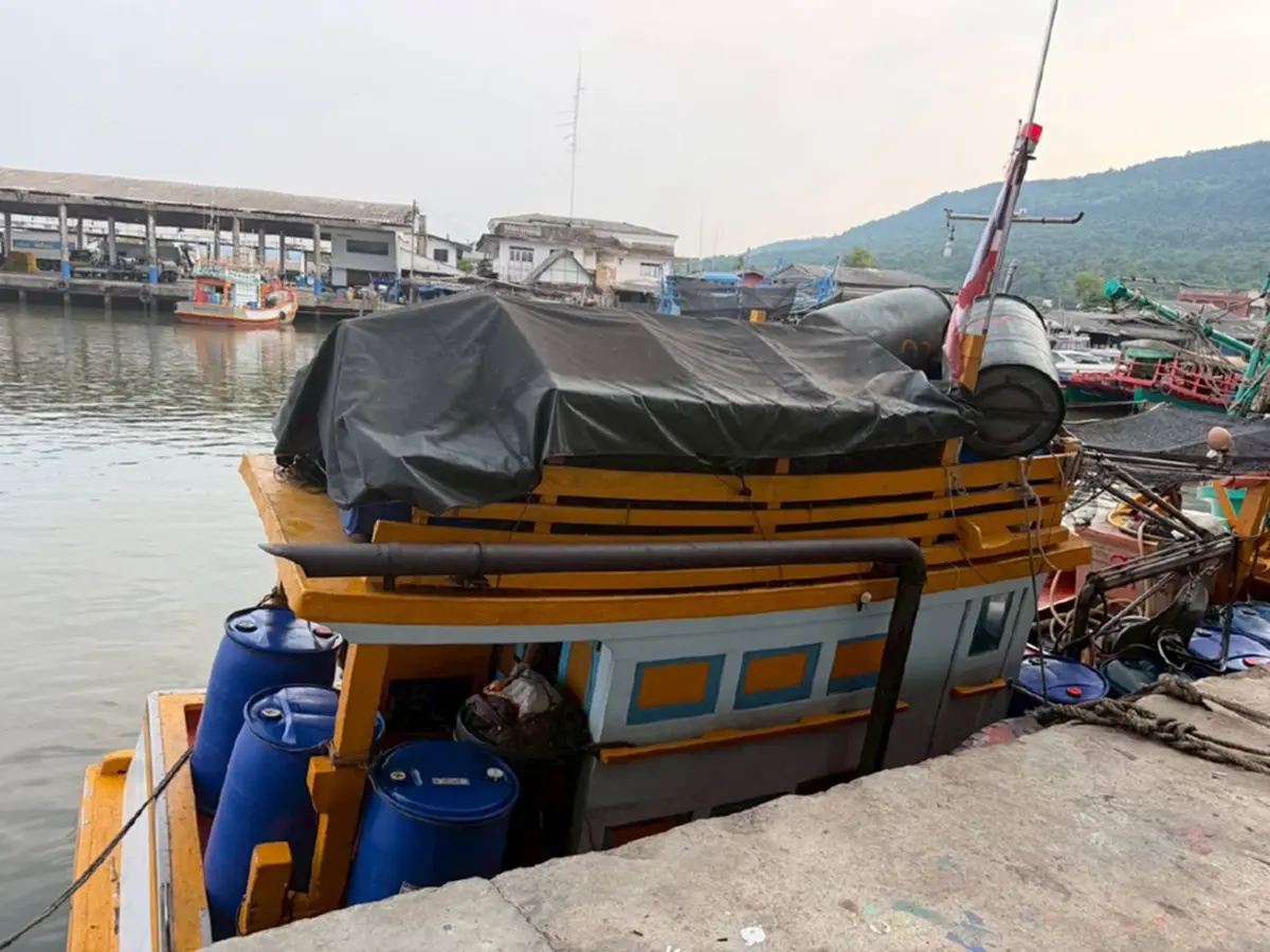 รวบเรือขนน้ำมันเถื่อน 3,800 ลิตร ปรับอ่วมเฉียด 1.7 แสนบาท