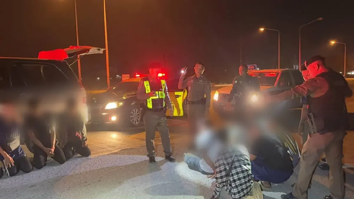 รวบ 14 แรงงานเถื่อน ซุกเก๋งตบตาตำรวจ คนขับรับทำมาแล้วหลายครั้ง!