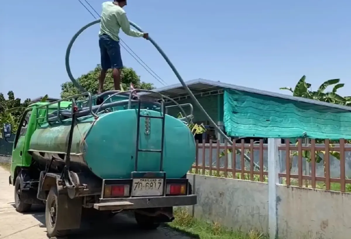อั้นไม่ไหว! รถดูดส้วมสุรินทร์ขึ้นราคา เซ่นพิษน้ำมันแพง
