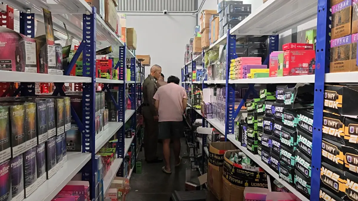 บุกยึดบุหรี่ไฟฟ้าแพรกษา 200 ล้าน! ล็อตใหญ่สุดจ่ออายัดทรัพย์