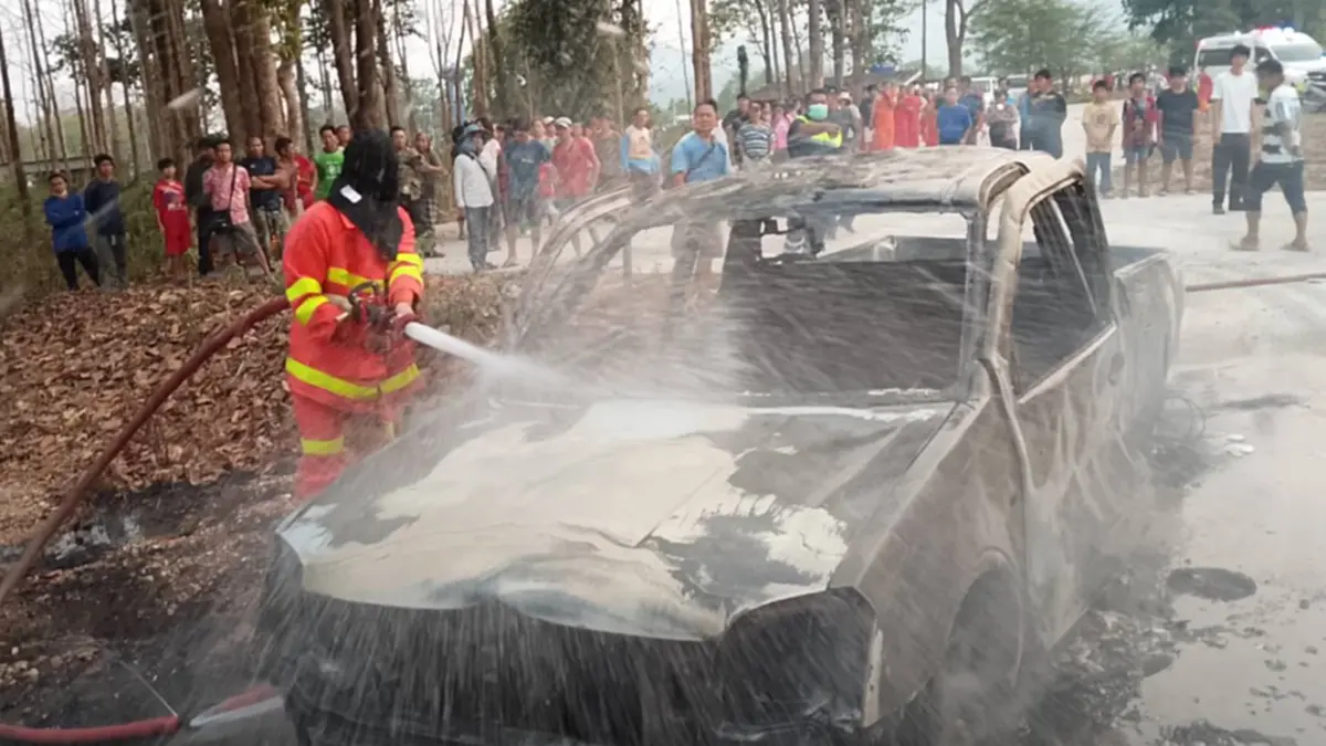 สลดลำปาง! ป้าวัย 64 ขับกระบะเข้าป่าช้า ก่อนรถไฟลุกคลอกเสียชีวิต