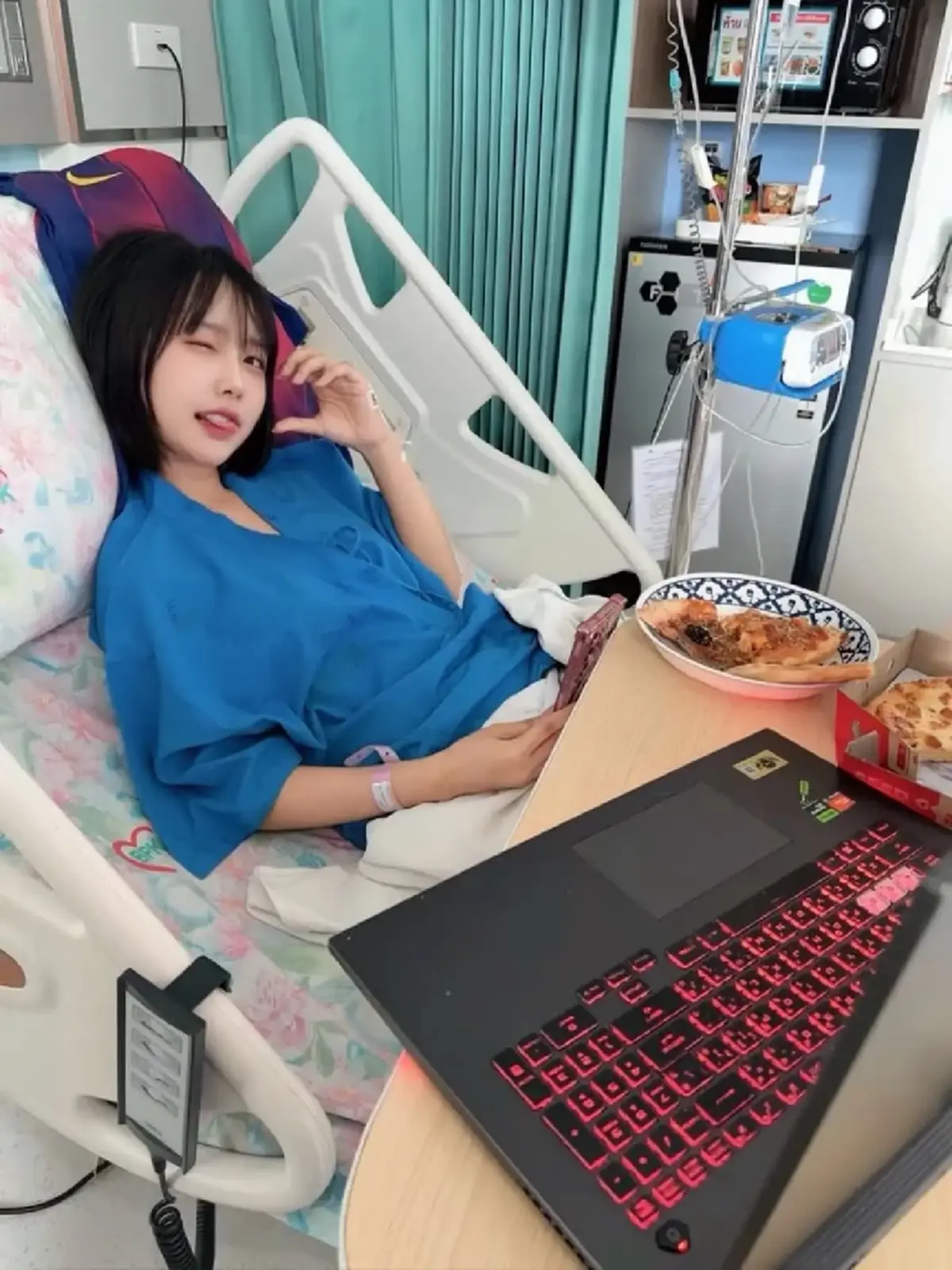 อินฟลูฯสาว เข้าผ่าตัดด่วน ปวดท้องสลบคาห้องน้ำ ค่ารักษาหลักแสน