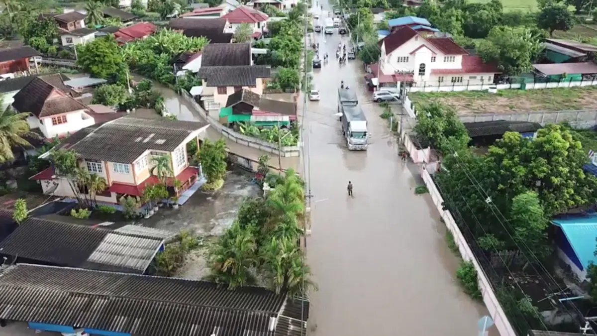 ดอยขุนตาลฝนถล่ม ทำน้ำป่าท่วมห้างฉัตร ผู้ว่าฯ สั่งจับตา 24 ชม.