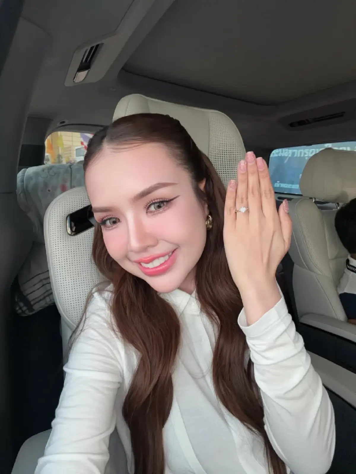 "เจนนี่" อวดเพชรเม็ดโต ฉลองรัก 5 ปี  ลั่นชีวิตดีขึ้นเพราะสามี