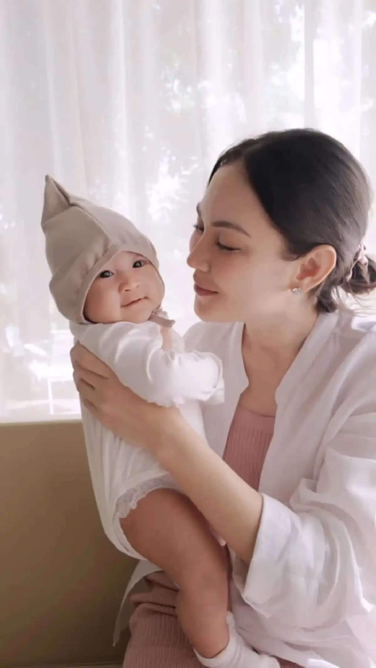 แมท ภีรนีย์ กระเตงลูกชาย เช็กอินเที่ยวหัวหิน เปิดทริปแรก 
