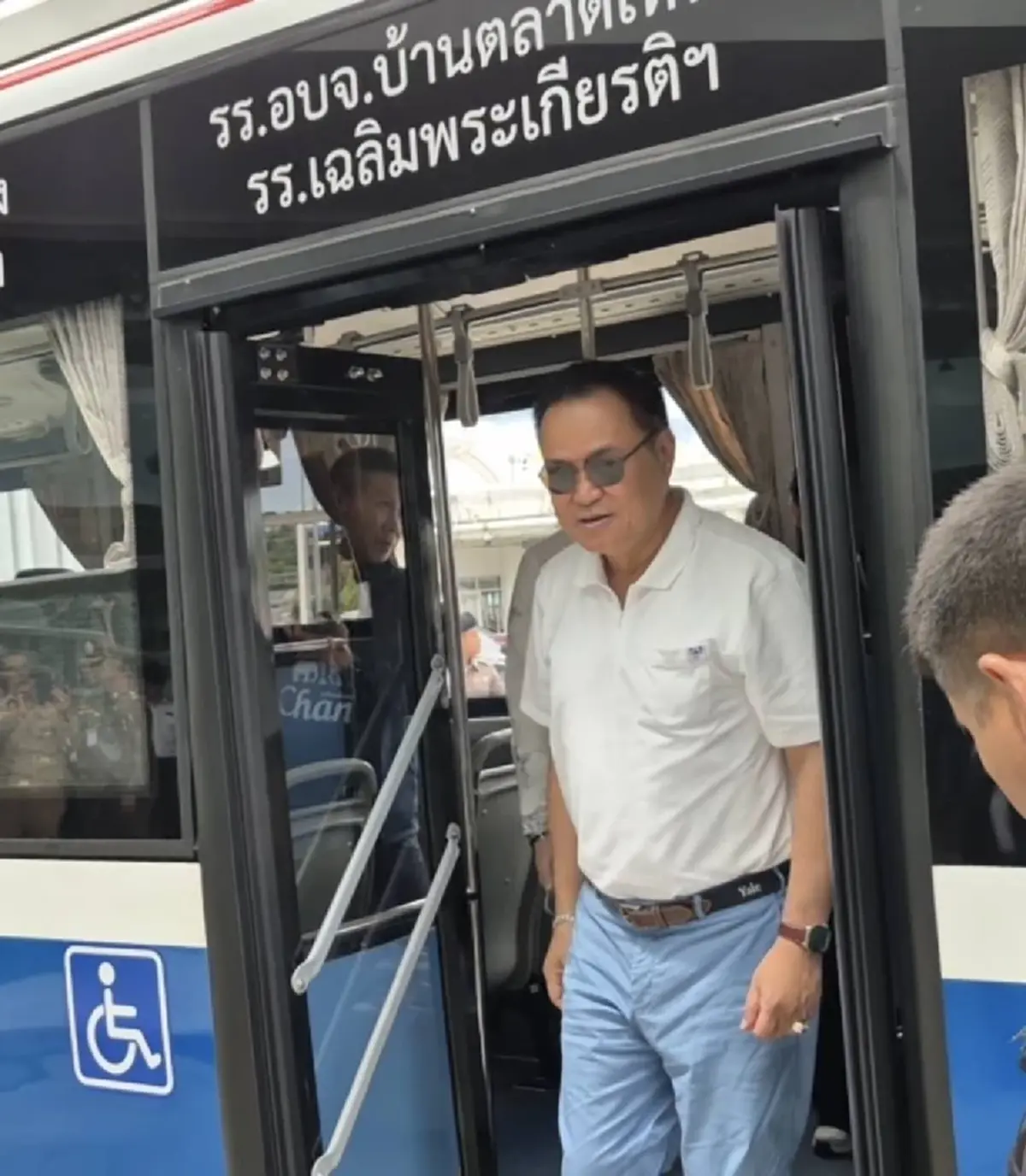 ทะเบียนรถ "อนุทิน ชาญวีรกูล" นั่ง EV Smart Bus ของ อบจ.ภูเก็ต
