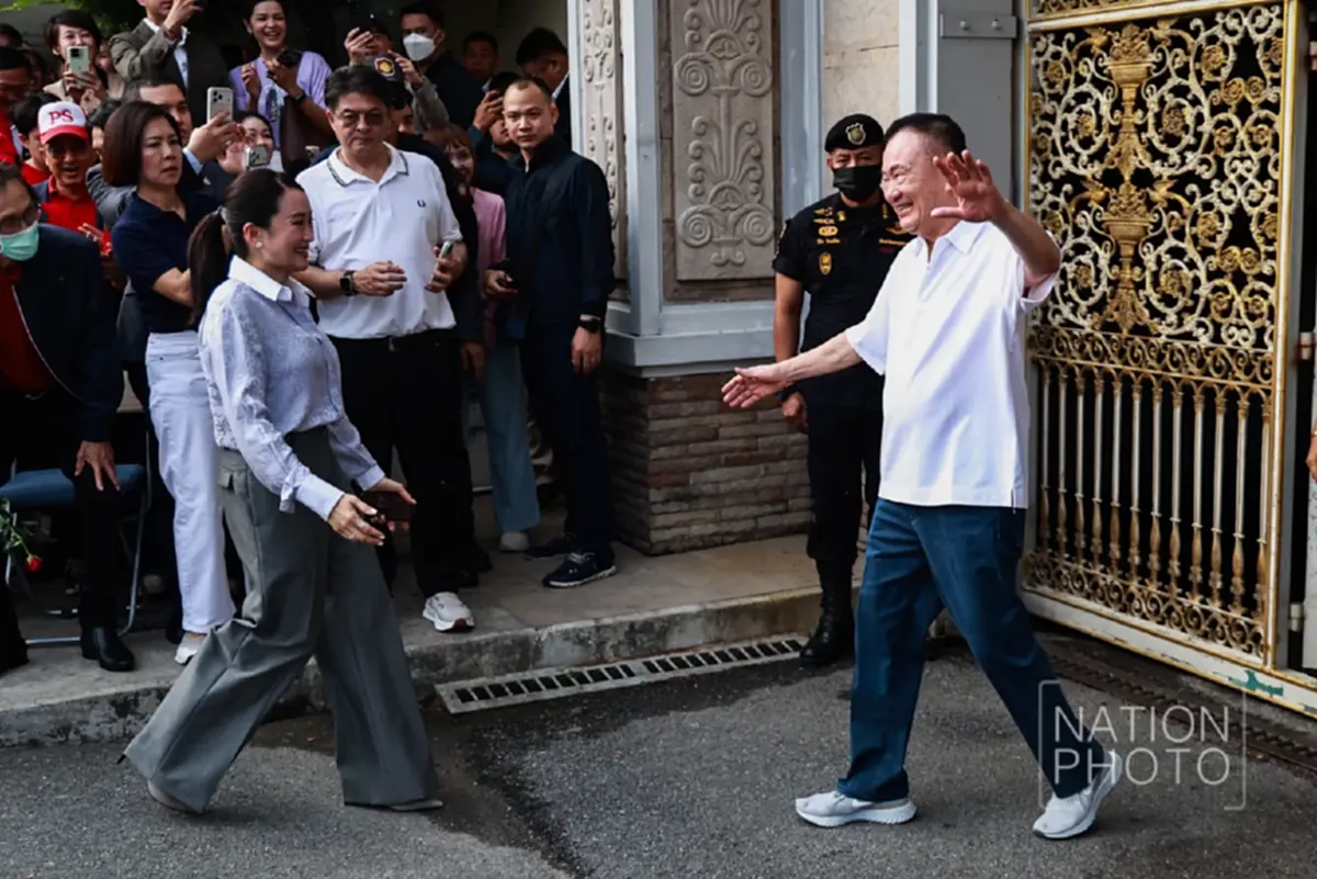 เปิดทะเบียนรถ "ทักษิณ ชินวัตร" นั่งกลับบ้านจันทร์ส่องหล้า