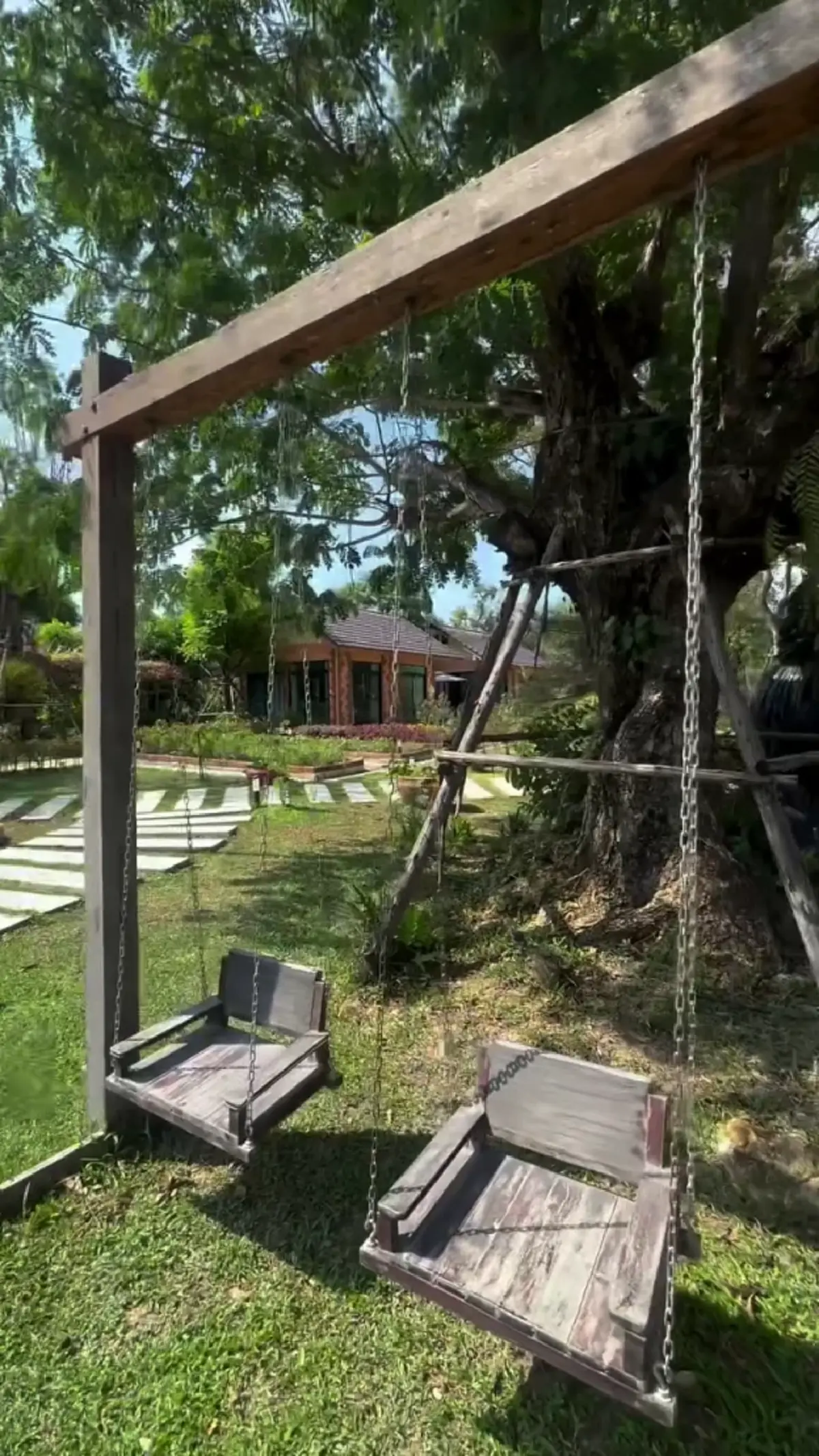เปิดบ้านสวน ฮาย อาภาพร นครสวรรค์ วิวหลักล้าน ติดคลอง-หลังเขา  