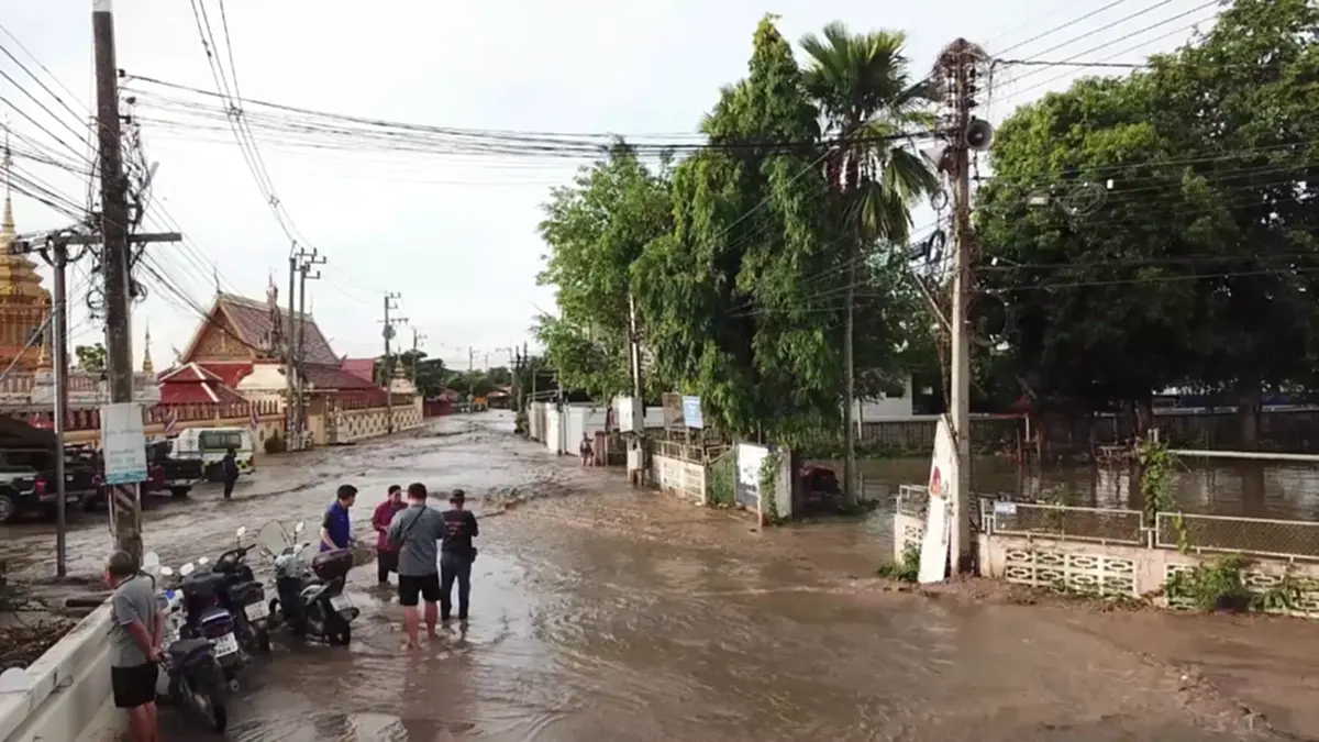 ดอยขุนตาลฝนถล่ม ทำน้ำป่าท่วมห้างฉัตร ผู้ว่าฯ สั่งจับตา 24 ชม.