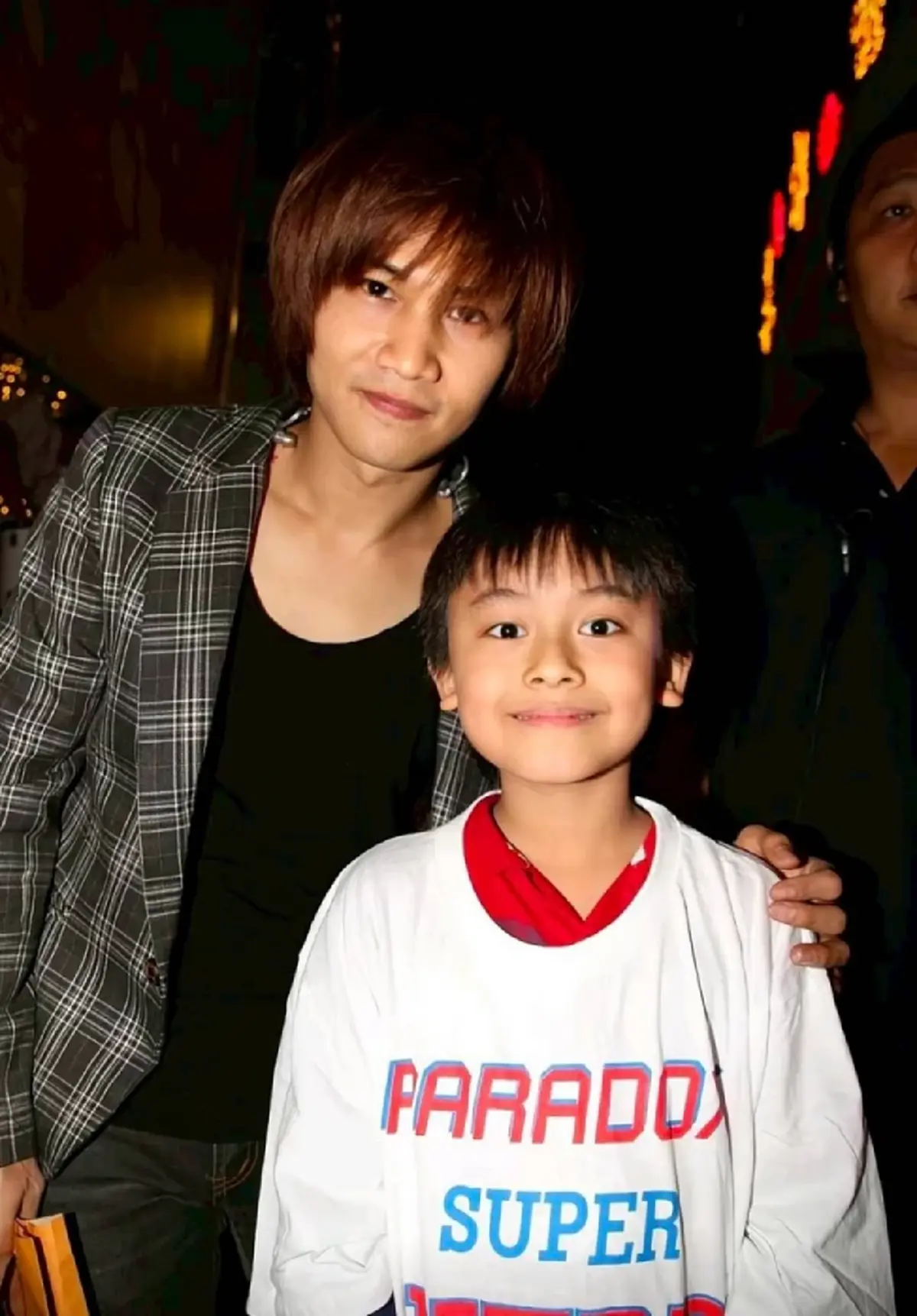 เปิดภาพวัยเด็กถ่ายคู่ "ต้า พาราด็อกซ์" ก่อนโตเป็นไอดอล