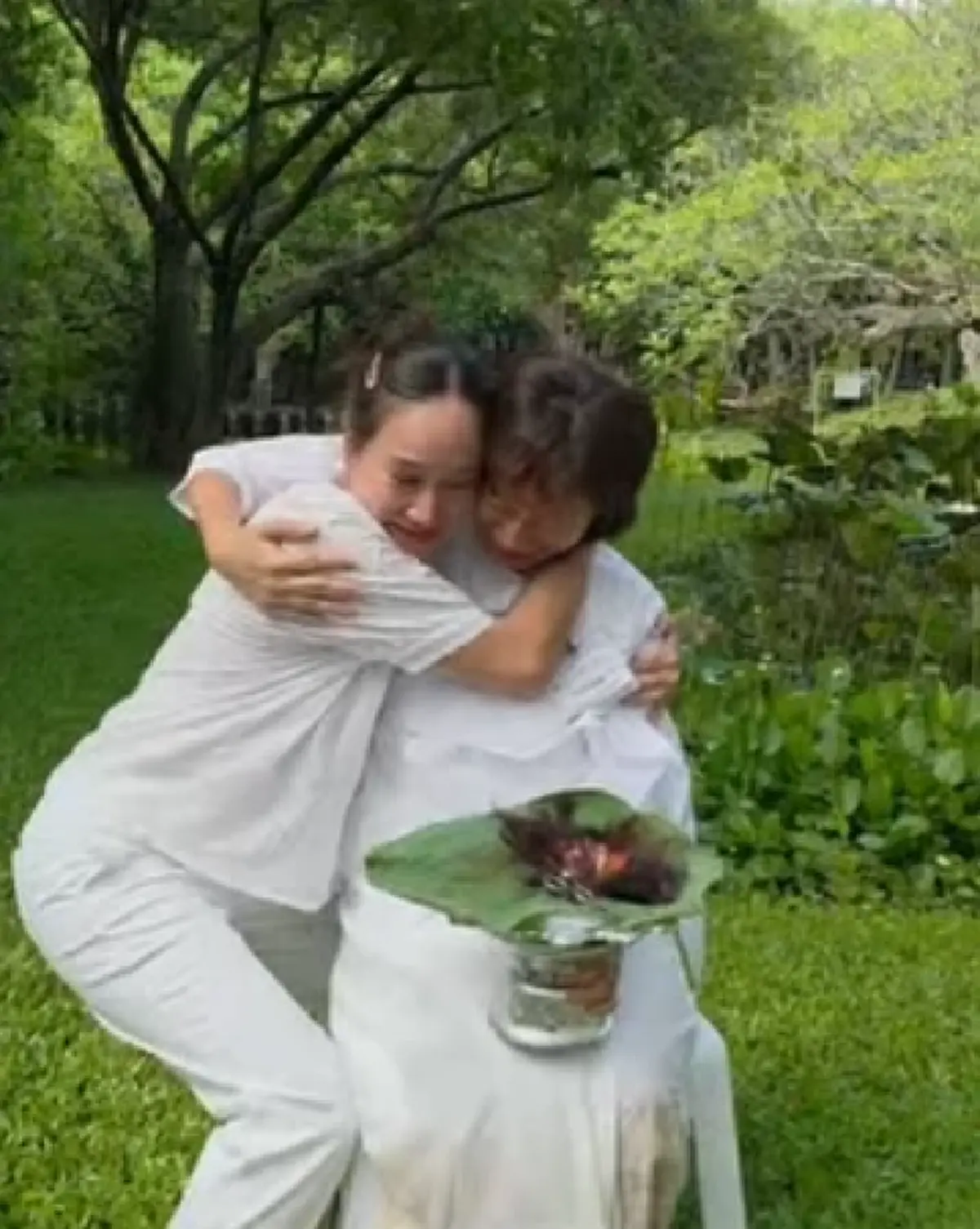 อนุโมทนา "ดาราสาวชื่อดัง" ตัดสินใจปลงผมบวชชี เพื่อพบเจอความสงบ