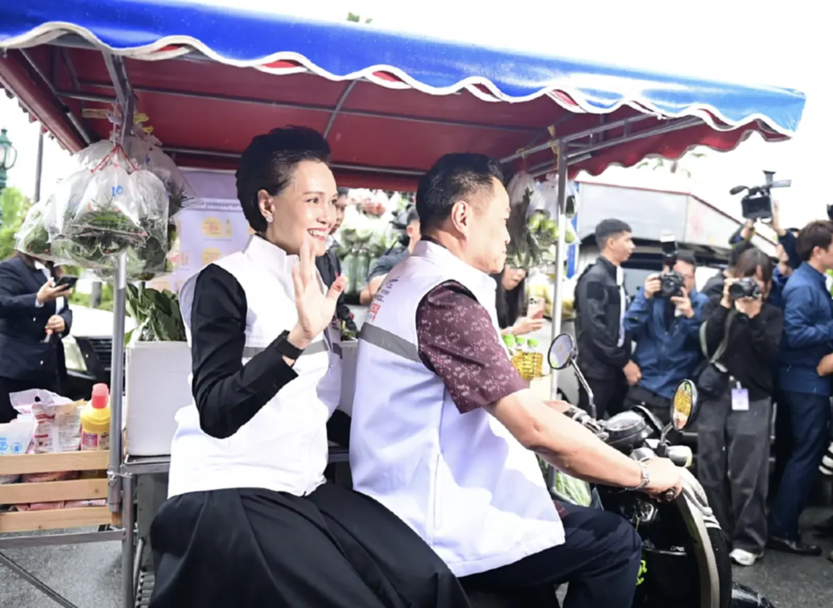 เปิดเลขทะเบียน นายกฯอนุทิน พา ศุภจี ซ้อนท้ายรถพุ่มพวง