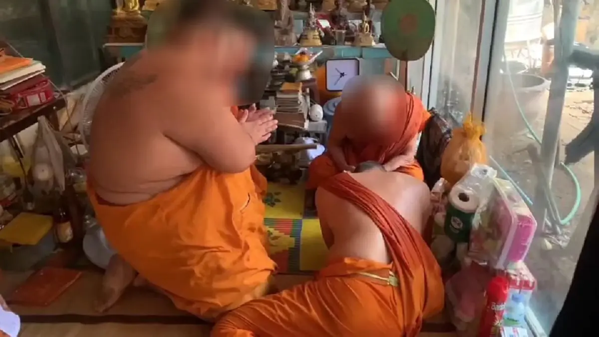 บุกวัดดังสุพรรณฯ จับสึกพระ 3 รูป เสพยาคากุฏิ ออกอาการดีดหนัก